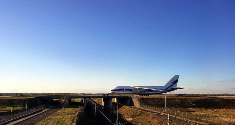 Antonow An-124-100 am Flughafen Leipzig/Halle