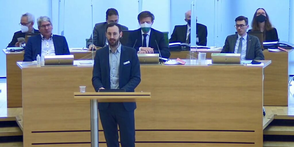 Daniel bei einer Rede im Landtag