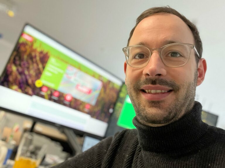 Selfie von Daniel vor dem Computer bei der DBDK22