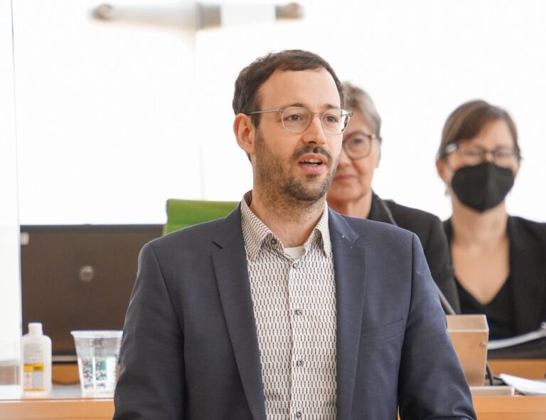 Daniel hält eine Rede im sächsischen Landtag